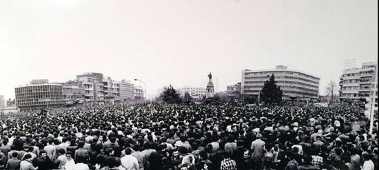 میدان انقلاب تهران: قلبی که هنوز می‌تپد