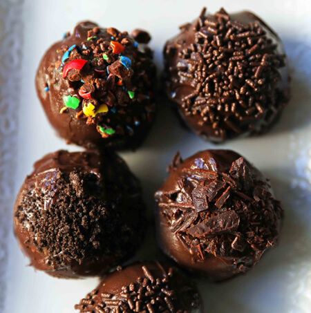 توپک های بیسکویتی با سس شکلات, نحوه ی درست کردن توپک های بیسکویتی با سس شکلاتی