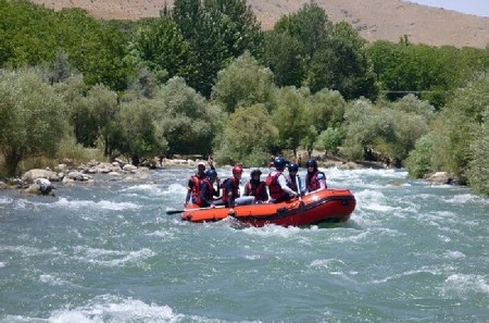عکس زاینده رود,عکس هایی از زاینده رود اصفهان,رفتینگ زاینده رود