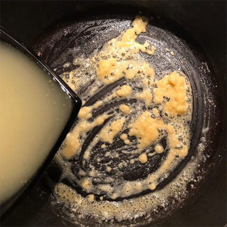 آموزش مرحله به مرحله تهیه خوراک مرغ با سس قارچ آموزش مرحله به مرحله تهیه خوراک مرغ با سس قارچ