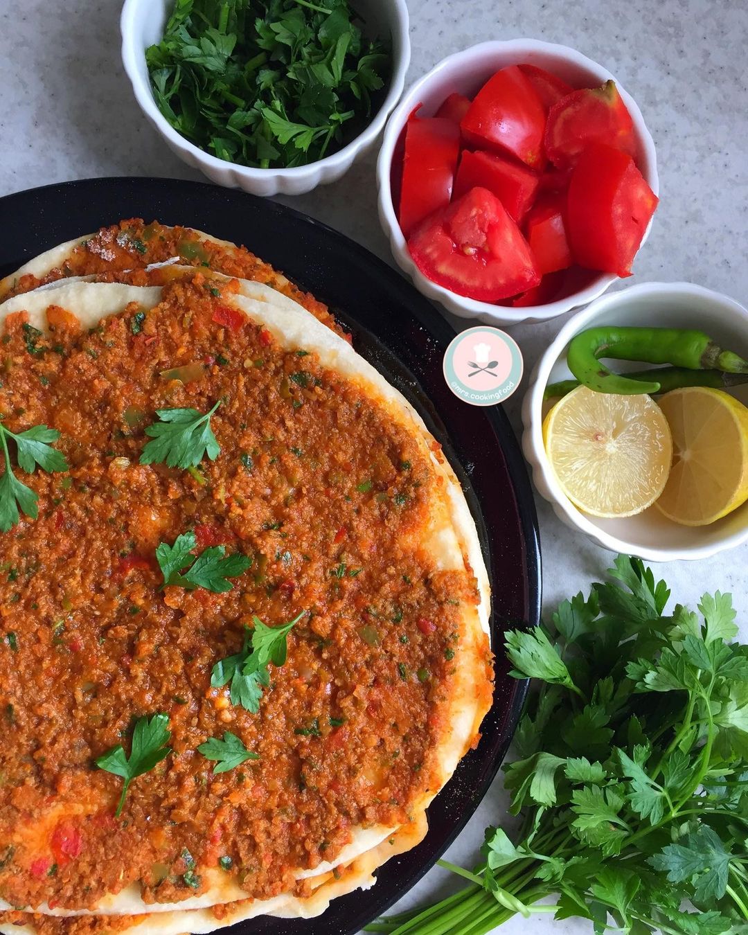 طرز تهیه لاهماجون بدون فر