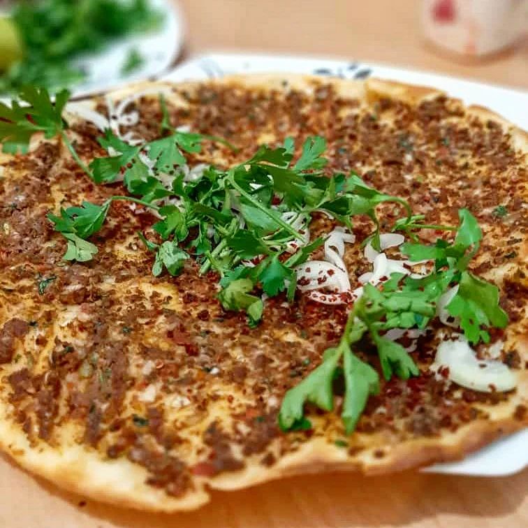 طرز تهیه لاهماجون در تابه